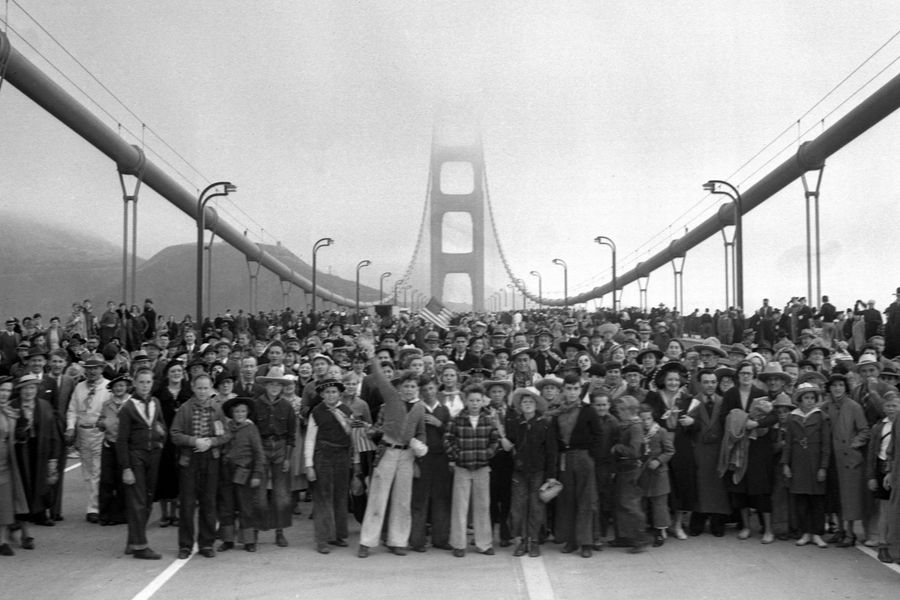 Which suspension bridge held the world record when it opened in 1937?