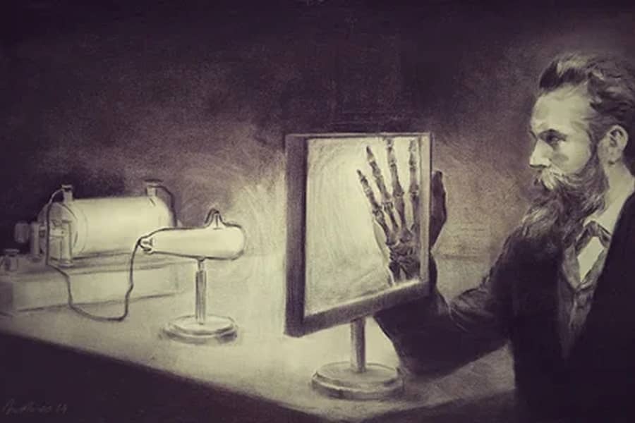 Which physicist discovered X-rays in 1895?