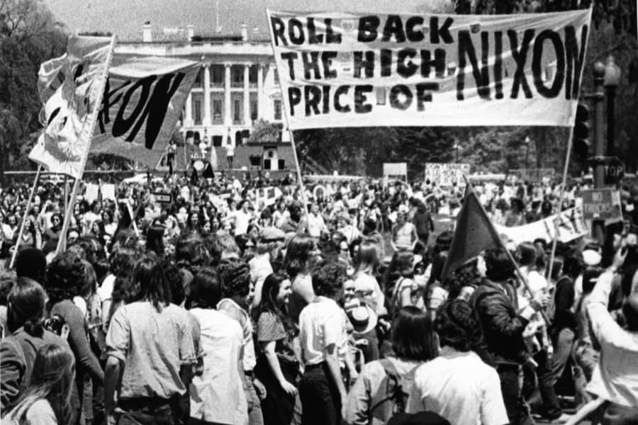 Which 1972 scandal led to the resignation of a U.S. president?