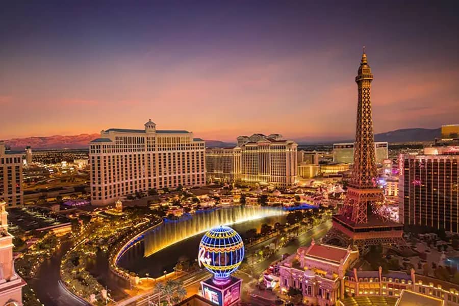 What adjective is on the iconic Las Vegas welcome sign?