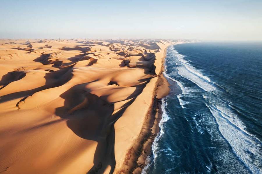 The Namib Desert borders which ocean?