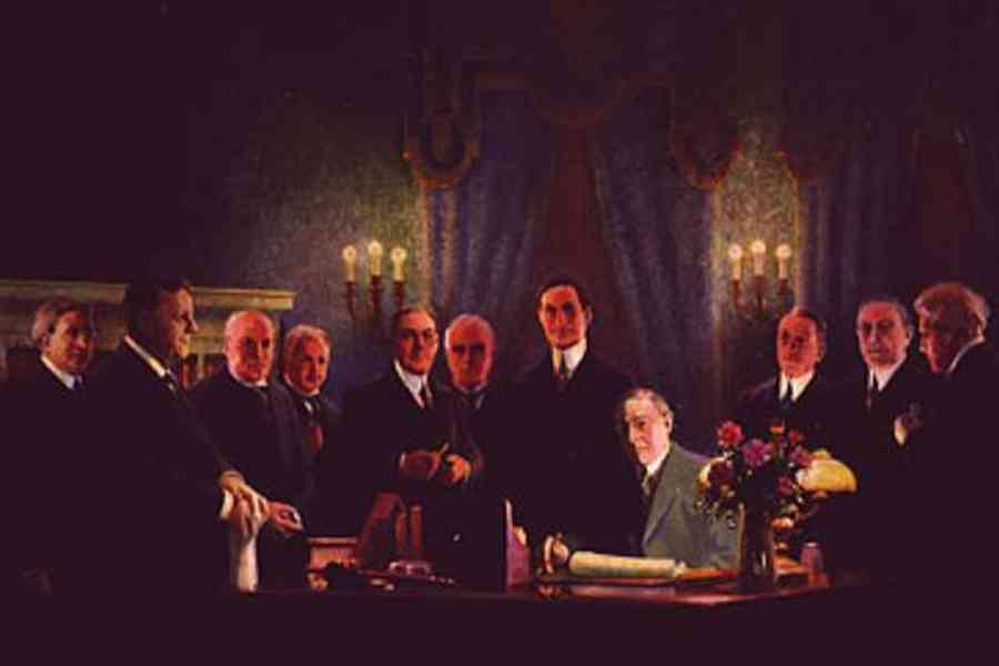 Which U.S. president signed the Federal Reserve Act?